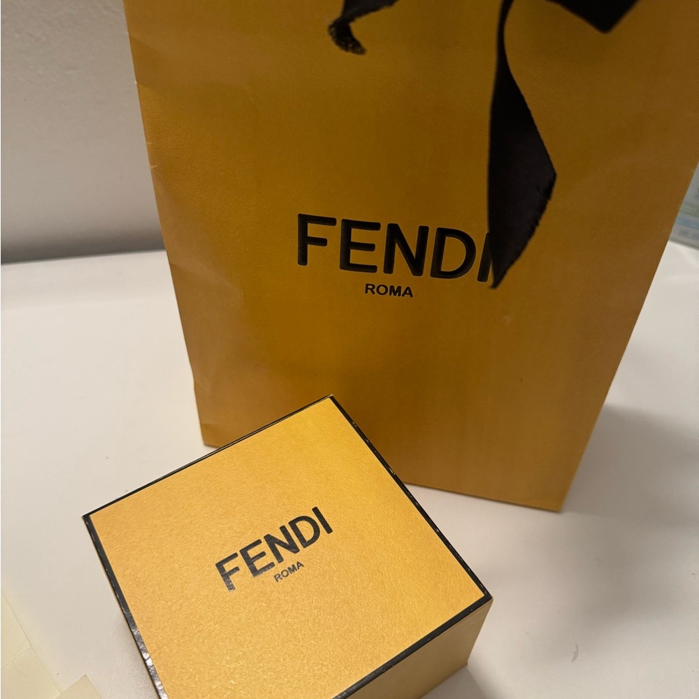 F is for Fendi earrings, silver - Picture 5 of 5